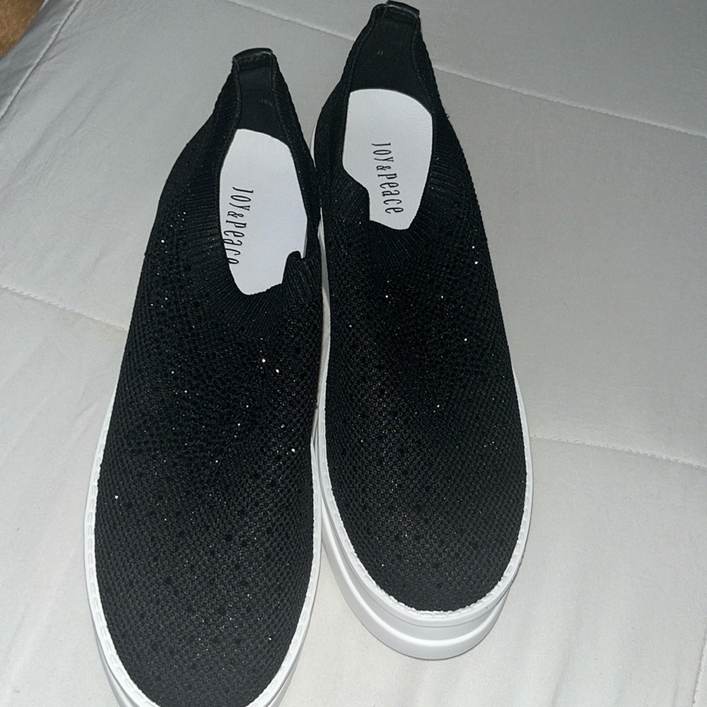 Peace and love (boutique) Woman’s Slip Ons